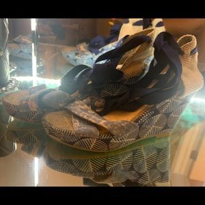 Tribal Print Tie up Wedges sz 8